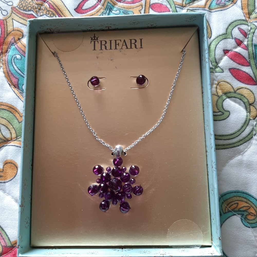 Faux amethyst jewelry set. Snowflake pendant on silver tone chain.
